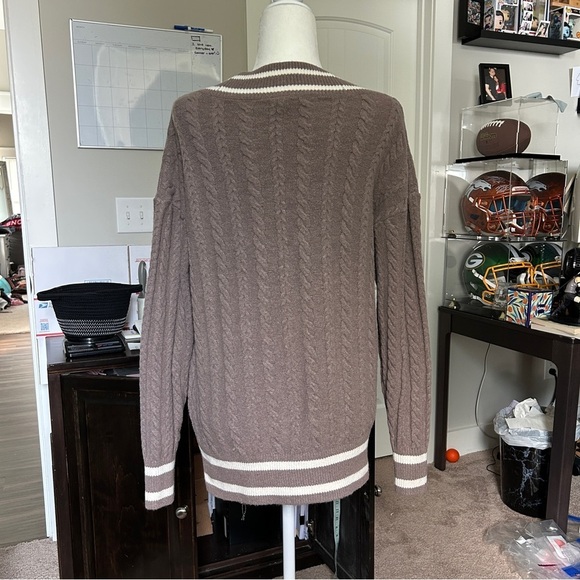 VS PINK Collegiate Cable-Knit Iced Coffee Oversized Cardigan NWT Small - Picture 9 of 10